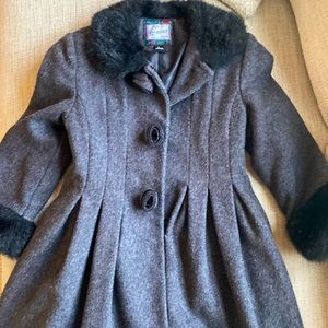 Rothschild brand, Girl’s Size 7, formal grey wool dress coat with faux fur trim